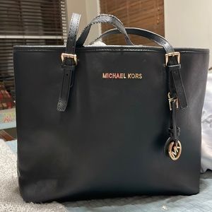 MICHAEL KORS Jet Set black Saffiano Leather Large Shoulder Tote Bag.